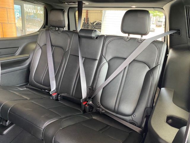 Vehicle image 11 of 40