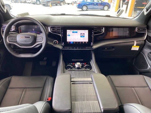 Vehicle image 25 of 40