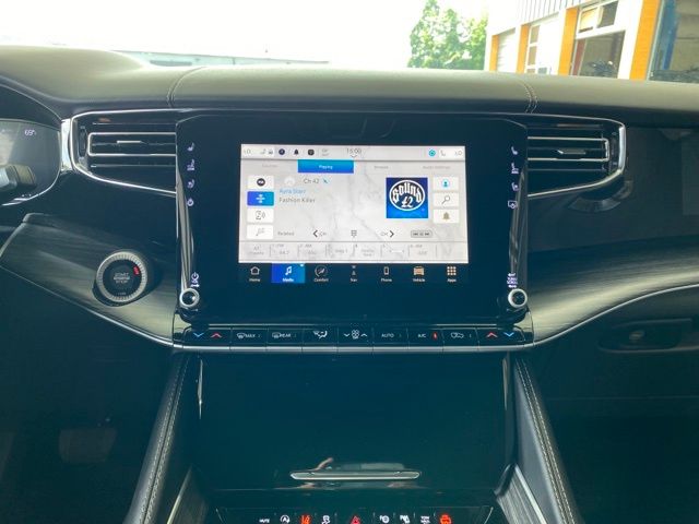 Vehicle image 26 of 40