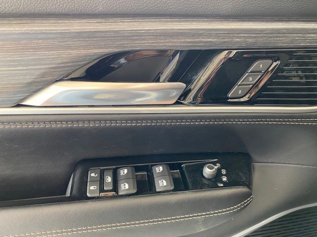 Vehicle image 15 of 40