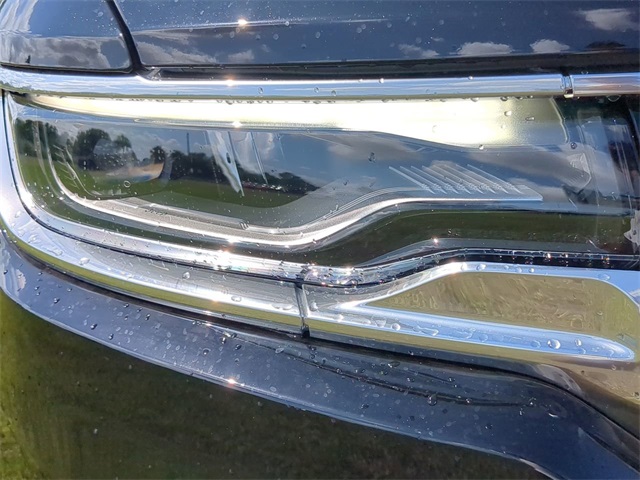 Vehicle image 10 of 28