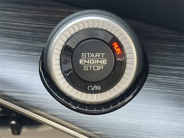 Vehicle image 27 of 28