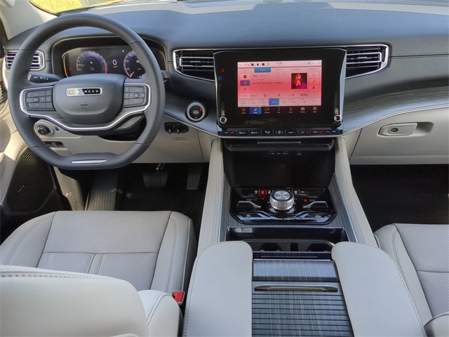 Vehicle image 15 of 28