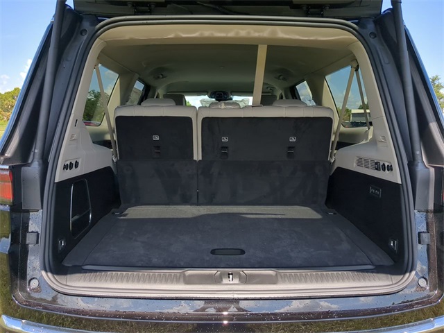 Vehicle image 13 of 28