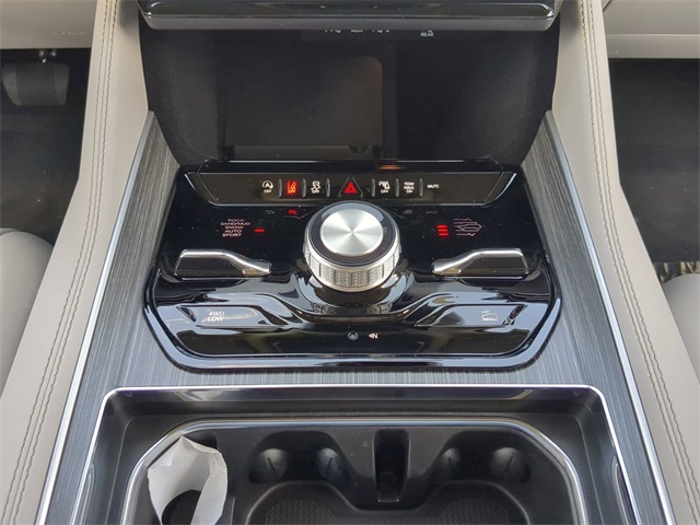 Vehicle image 19 of 28