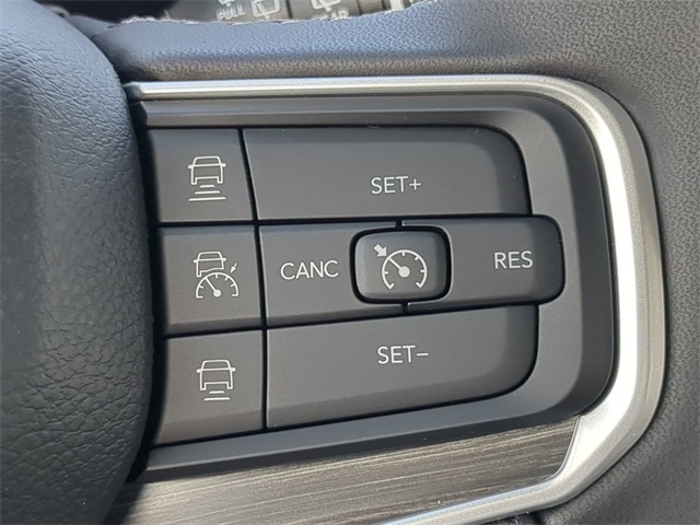 Vehicle image 26 of 28