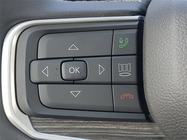 Vehicle image 25 of 28