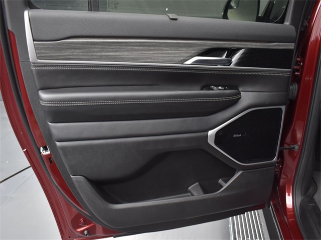 Vehicle image 29 of 58