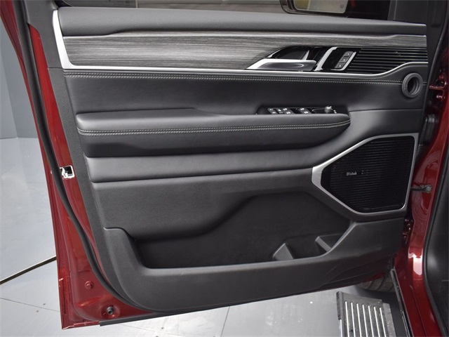 Vehicle image 27 of 58