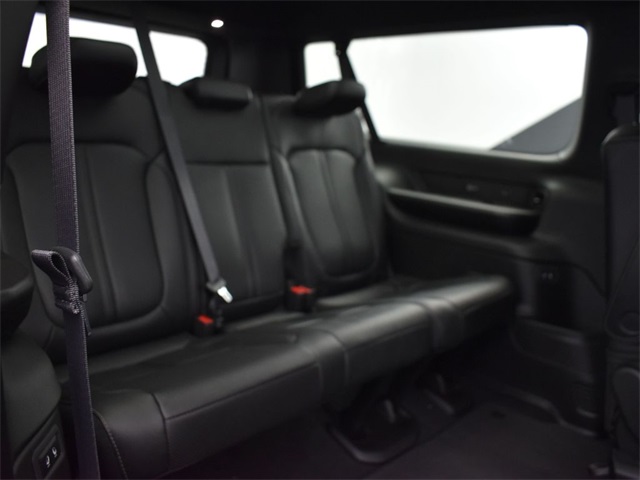 Vehicle image 31 of 58