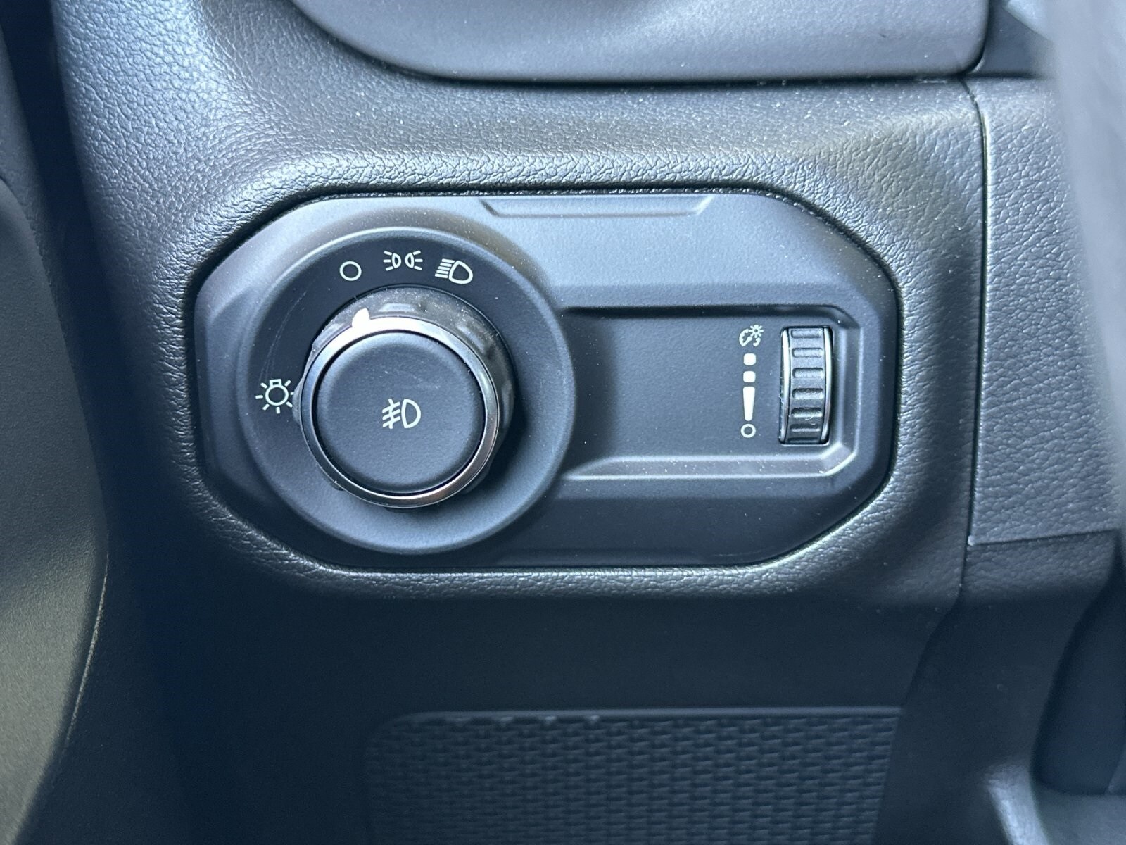 Vehicle image 26 of 27