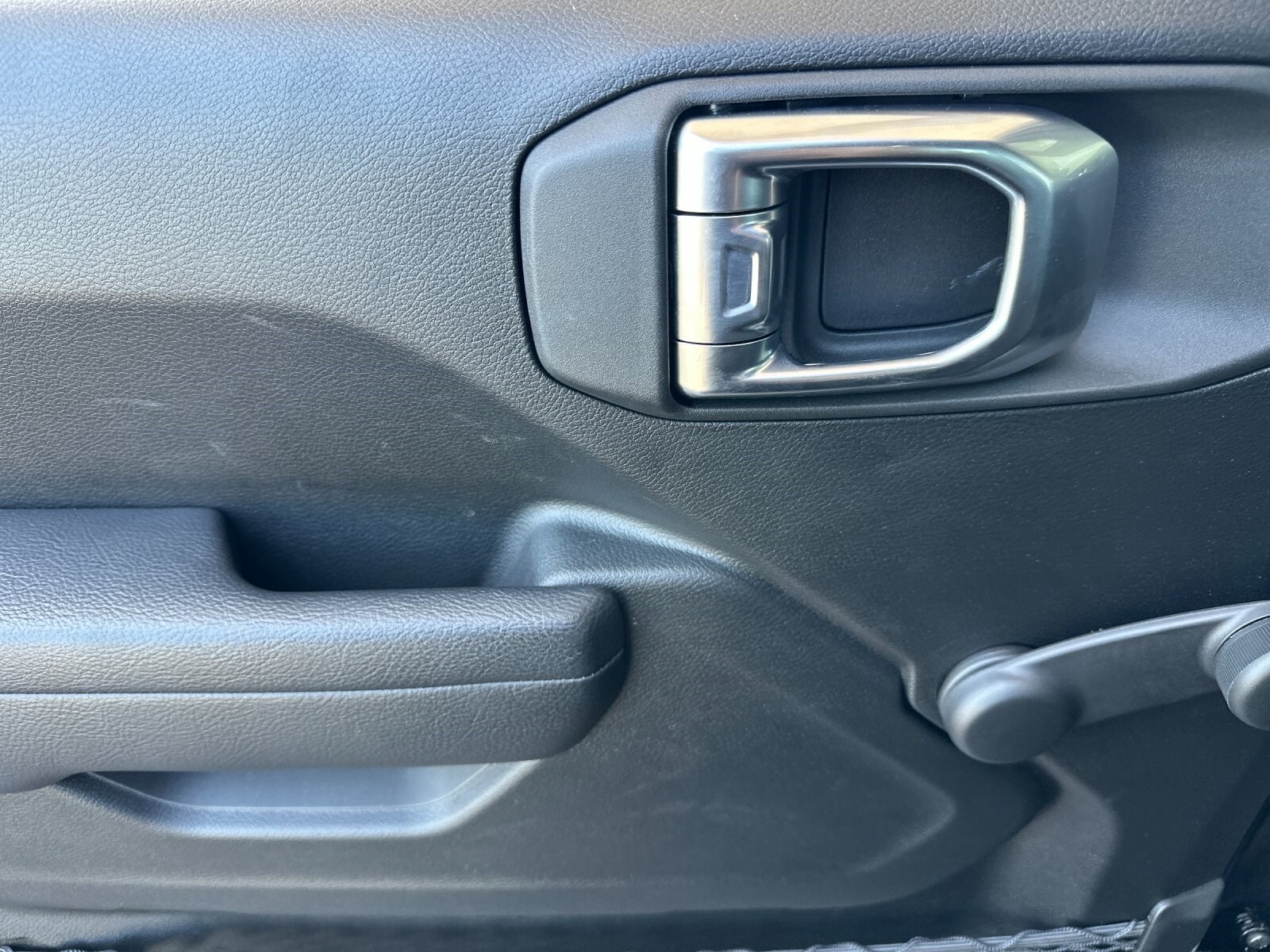 Vehicle image 12 of 27
