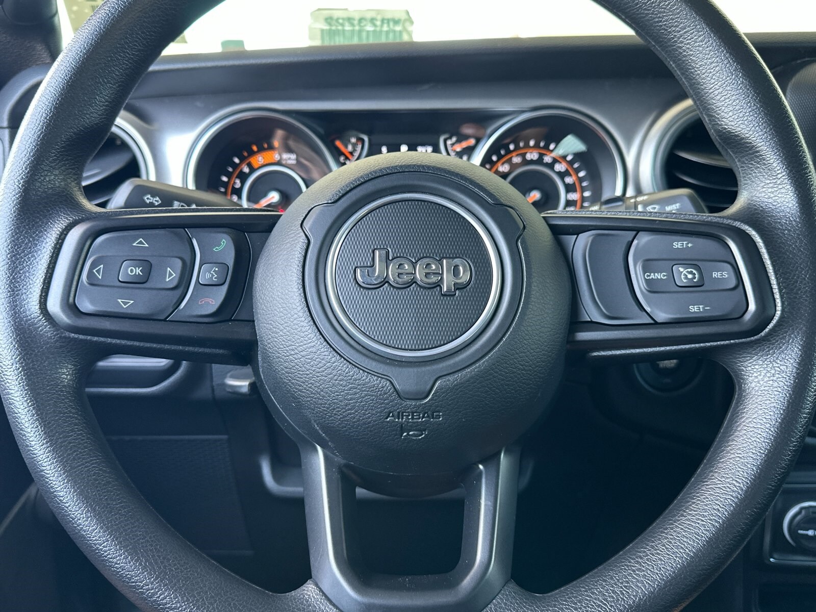 Vehicle image 23 of 27