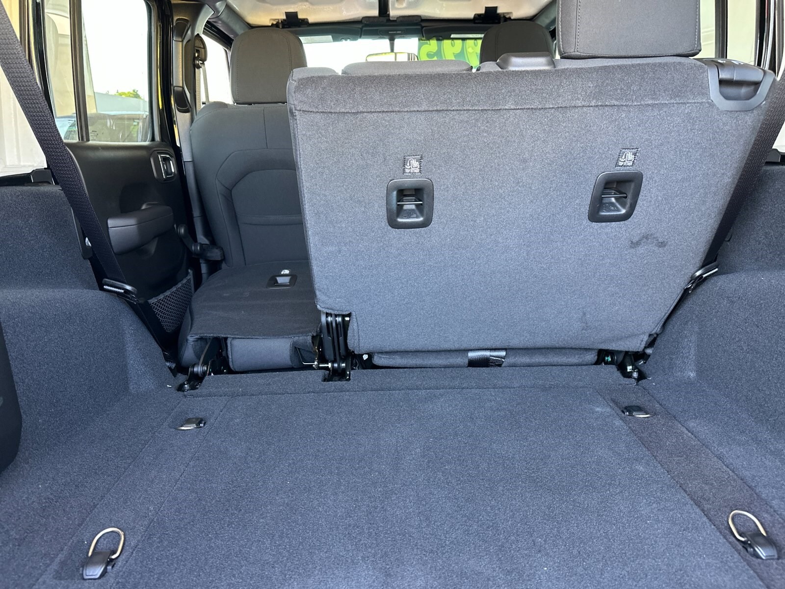 Vehicle image 16 of 27