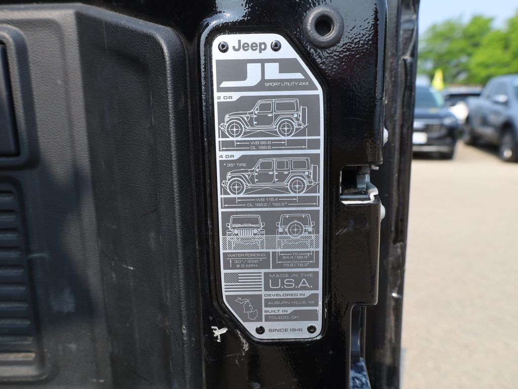 Vehicle image 13 of 46