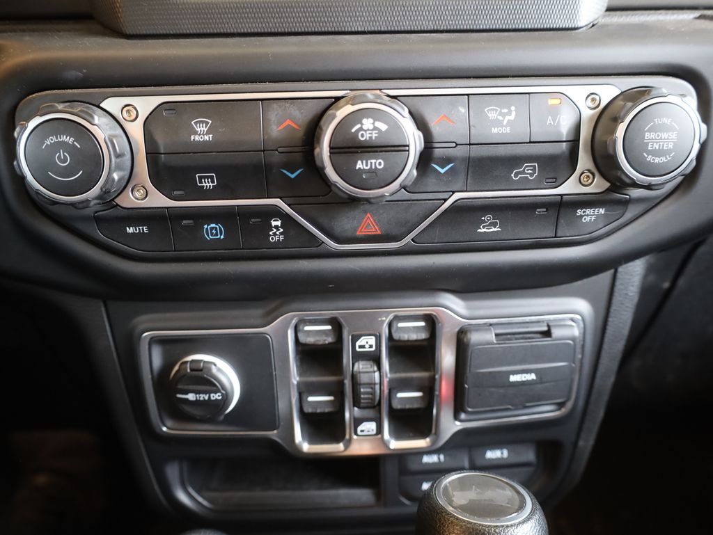 Vehicle image 38 of 46