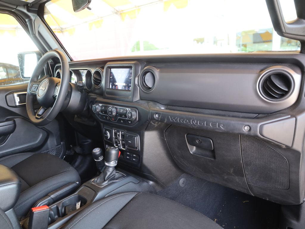 Vehicle image 16 of 46