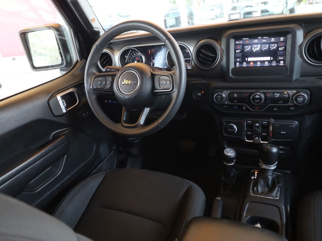 Vehicle image 23 of 46