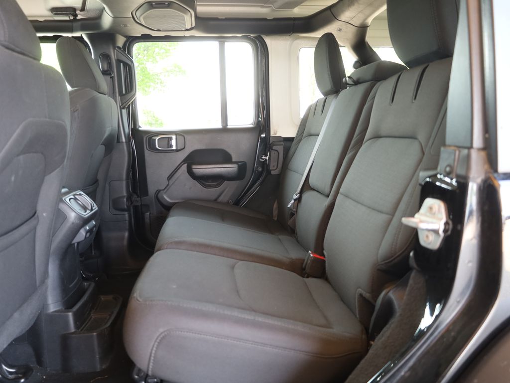 Vehicle image 27 of 46