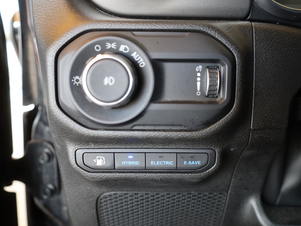 Vehicle image 33 of 46