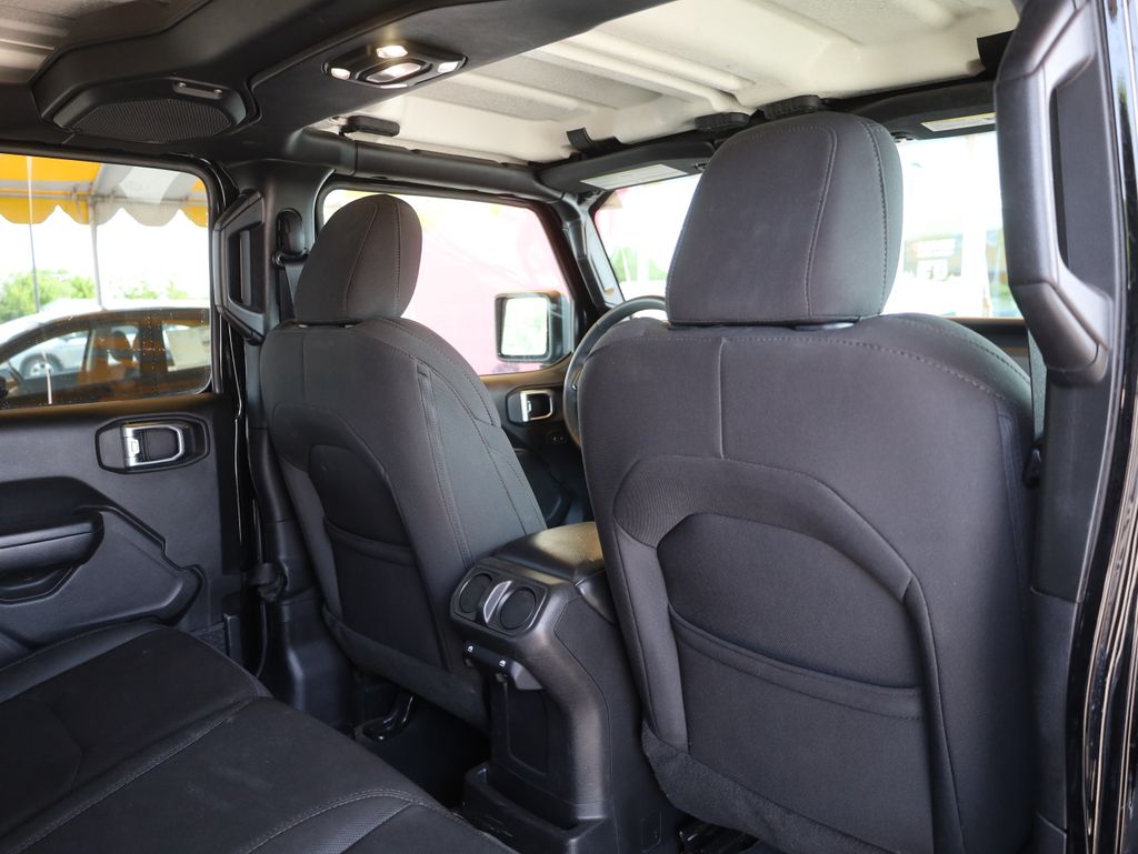 Vehicle image 21 of 46