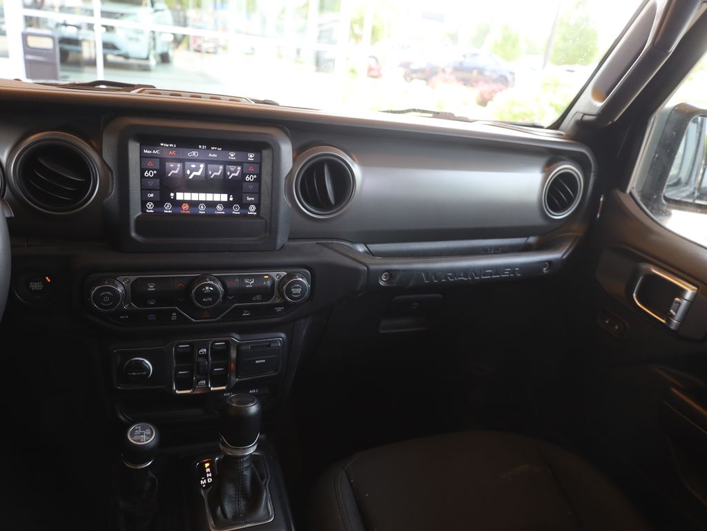Vehicle image 25 of 46
