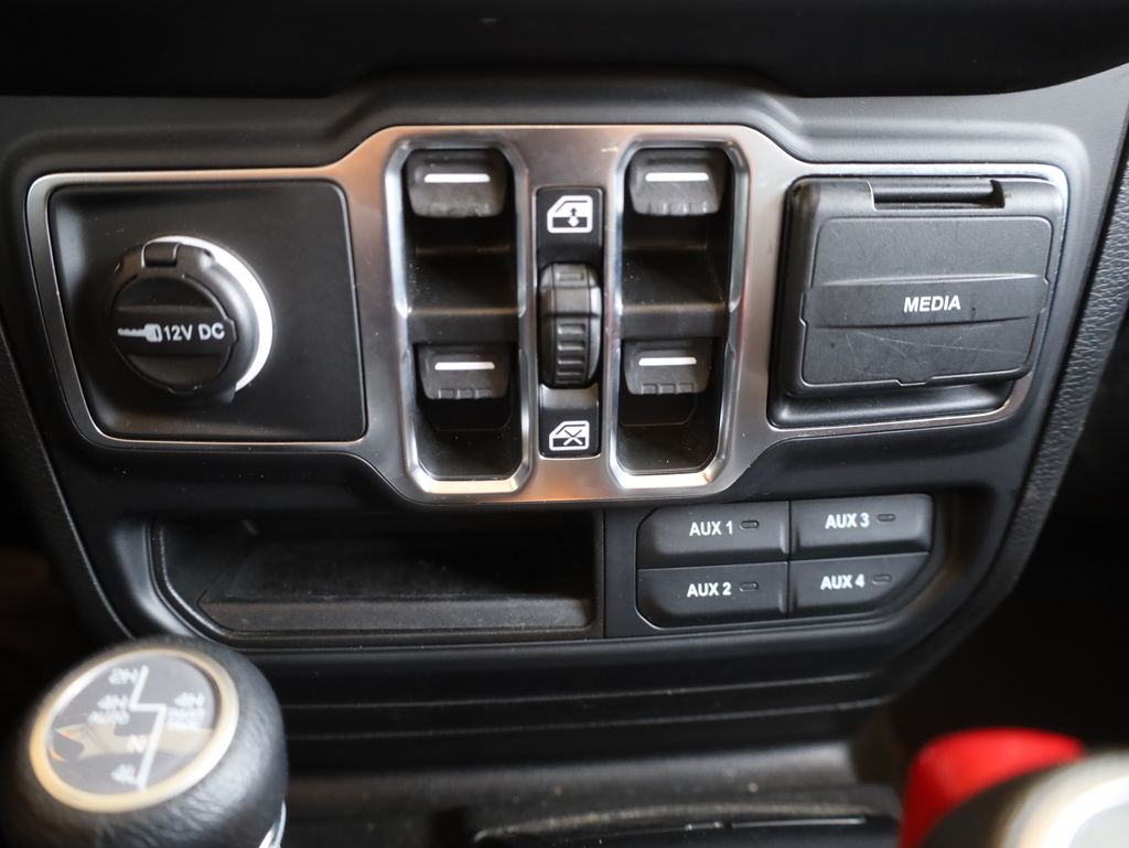 Vehicle image 37 of 46