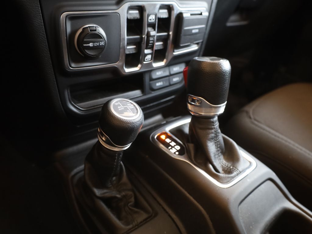 Vehicle image 34 of 46
