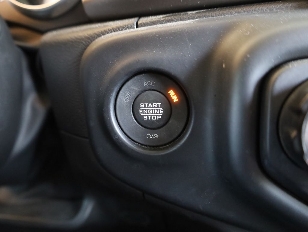 Vehicle image 36 of 46