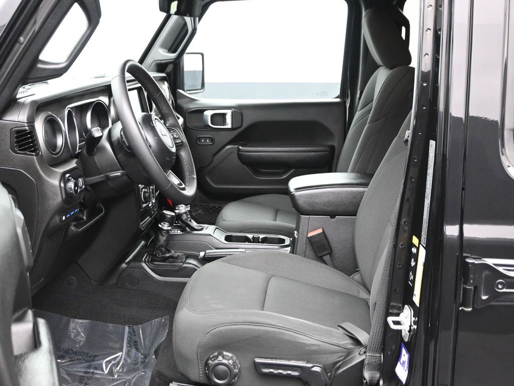 Vehicle image 26 of 31