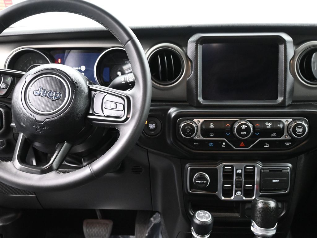 Vehicle image 28 of 31