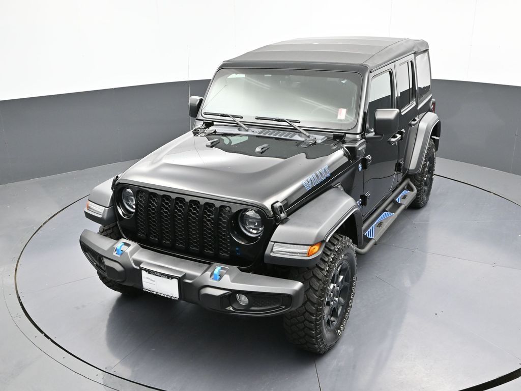 Vehicle image 2 of 31