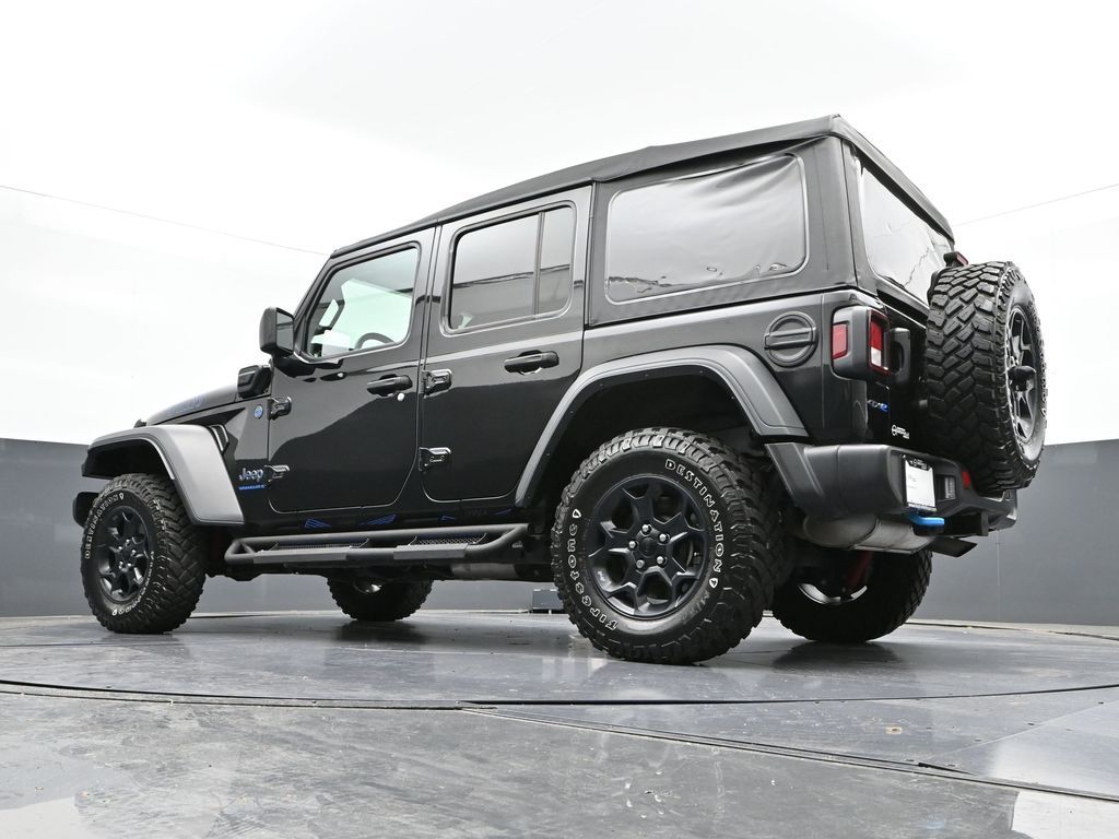 Vehicle image 25 of 31
