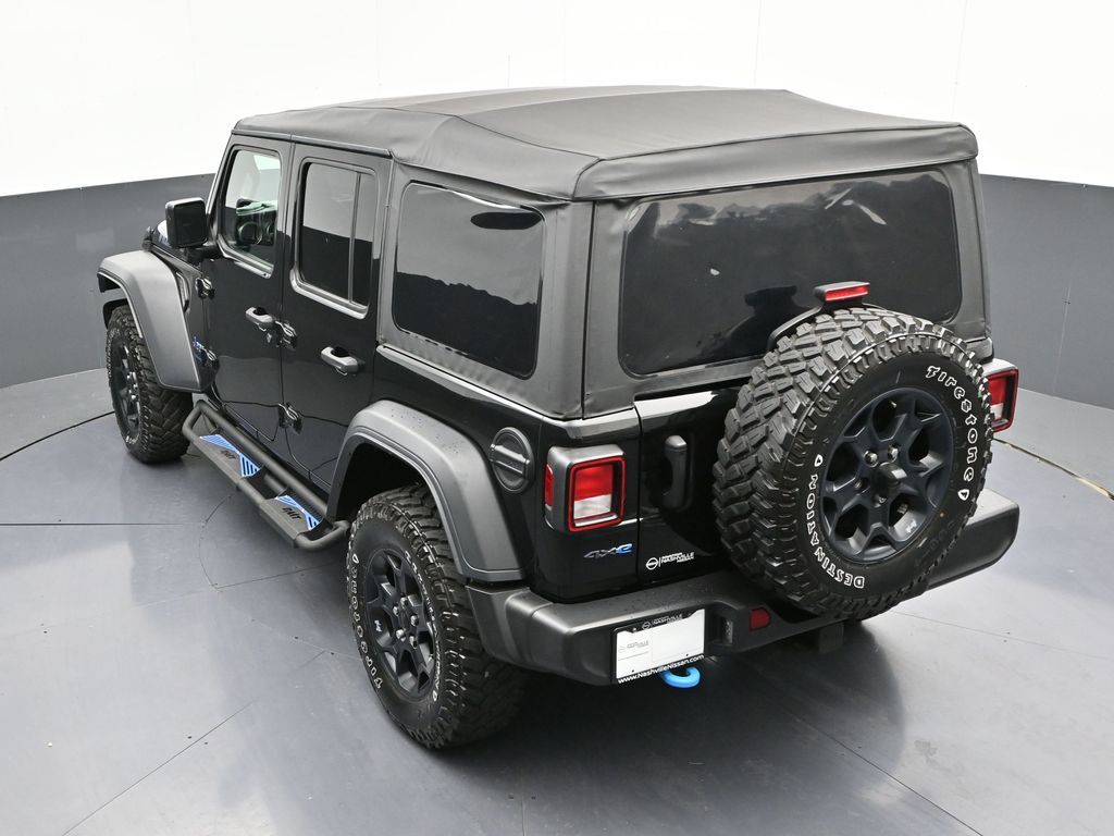 Vehicle image 21 of 31