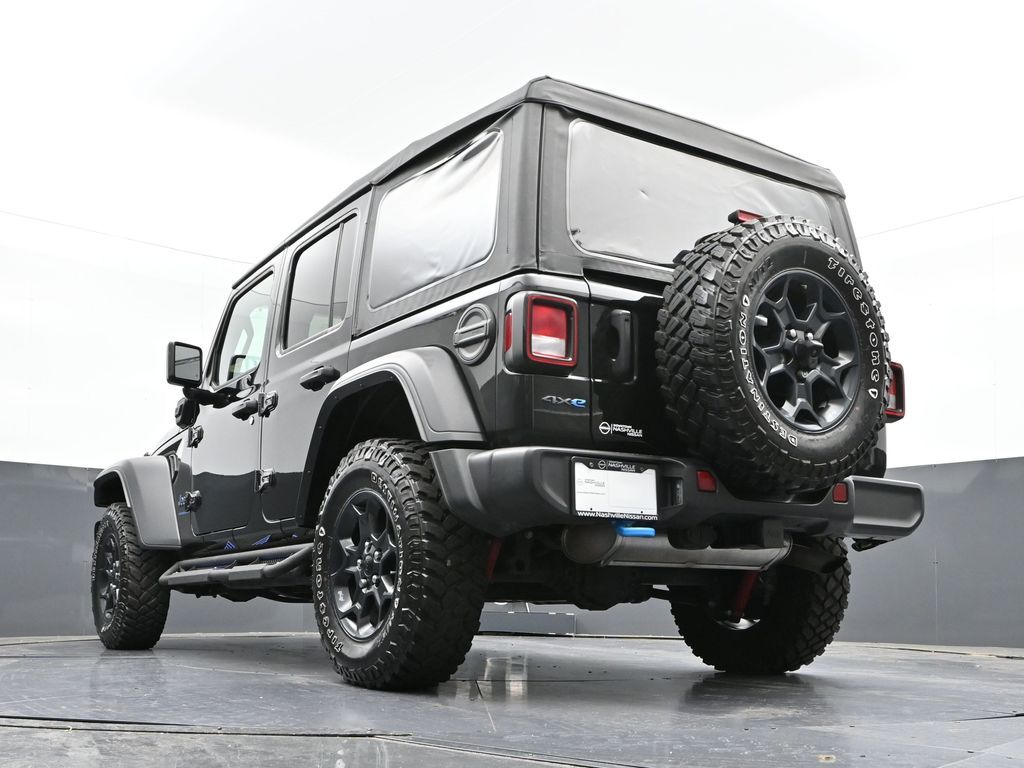 Vehicle image 17 of 31