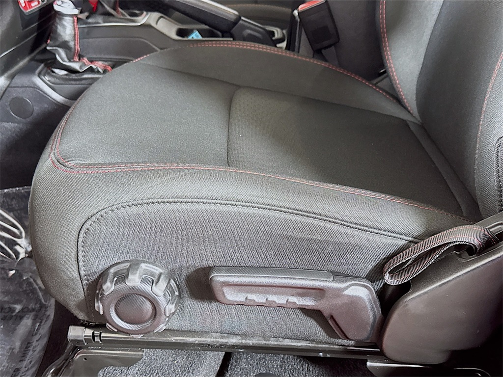 Vehicle image 19 of 31