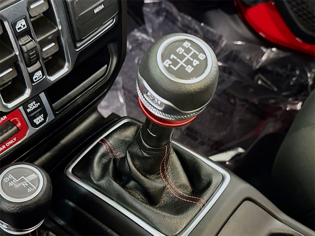 Vehicle image 17 of 31