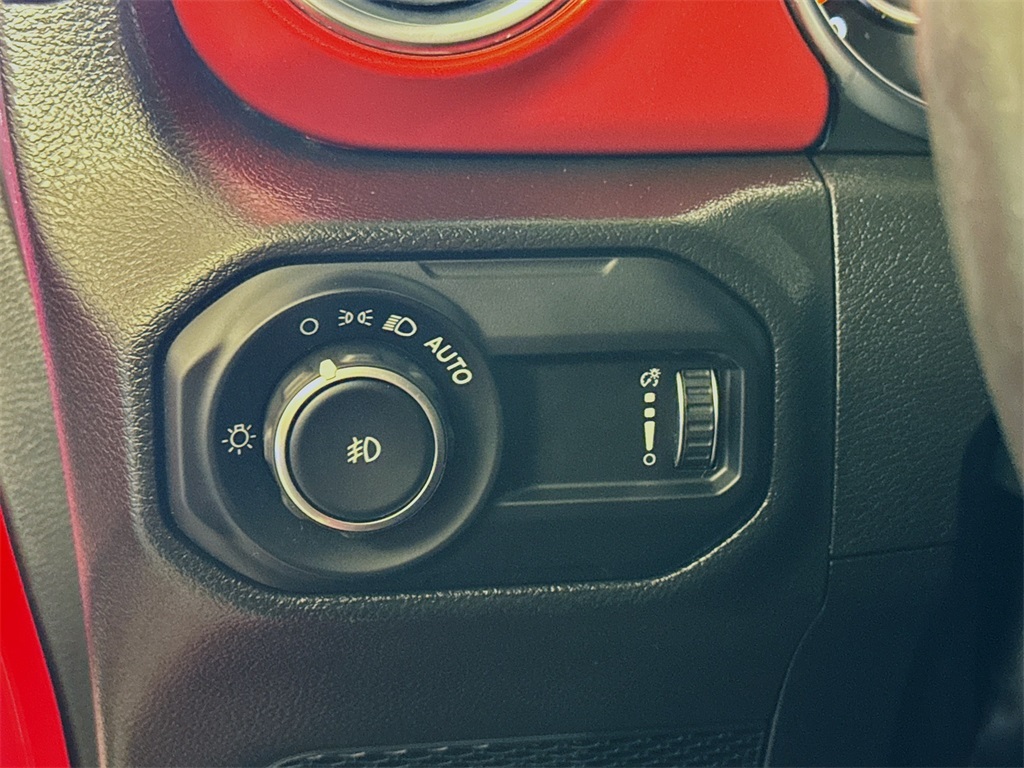 Vehicle image 10 of 31