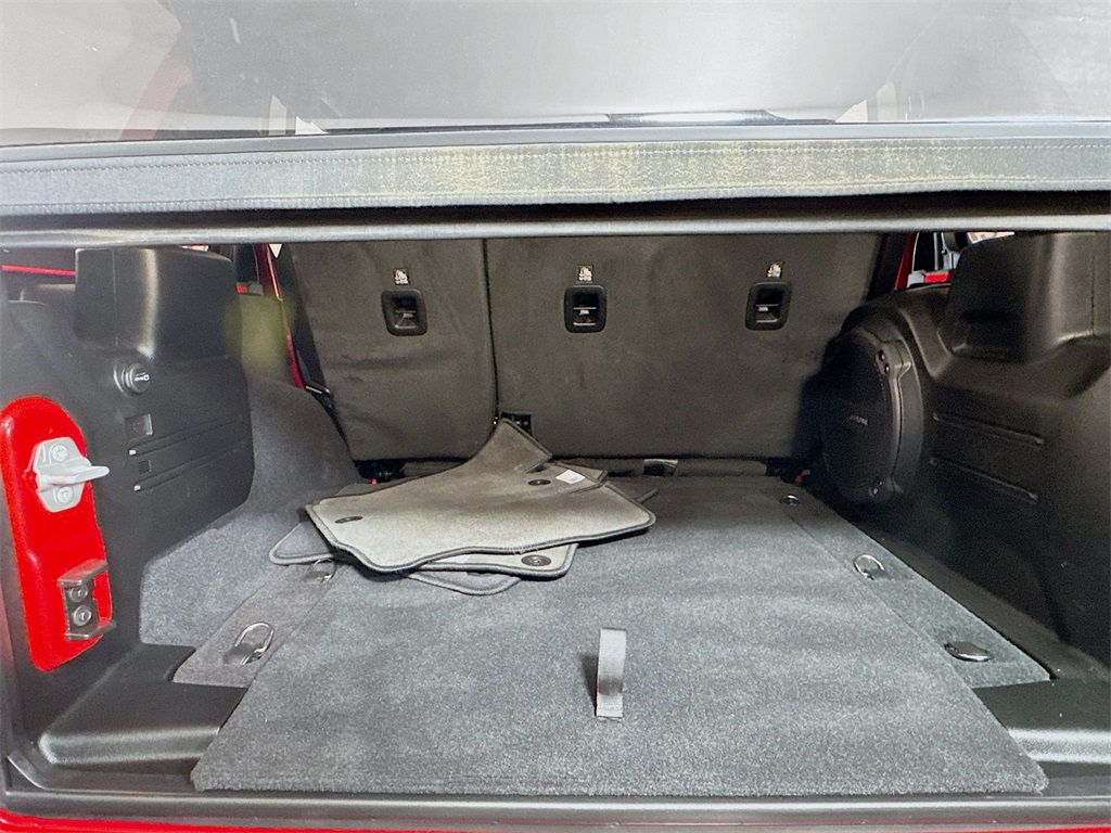 Vehicle image 25 of 31