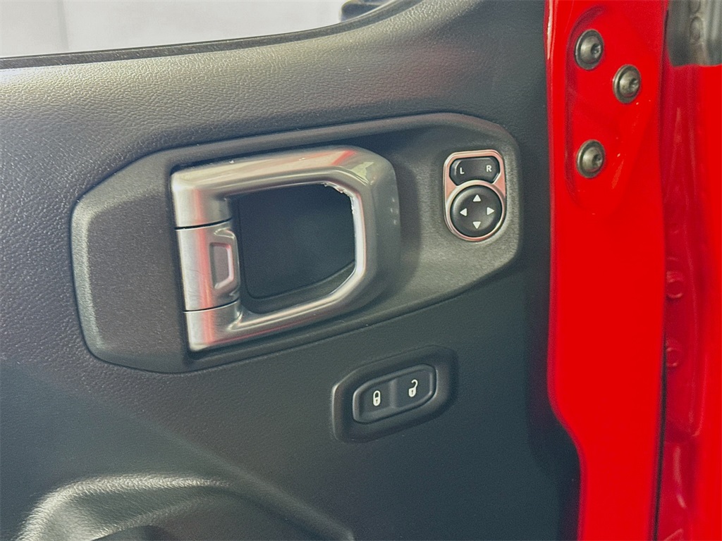 Vehicle image 18 of 31
