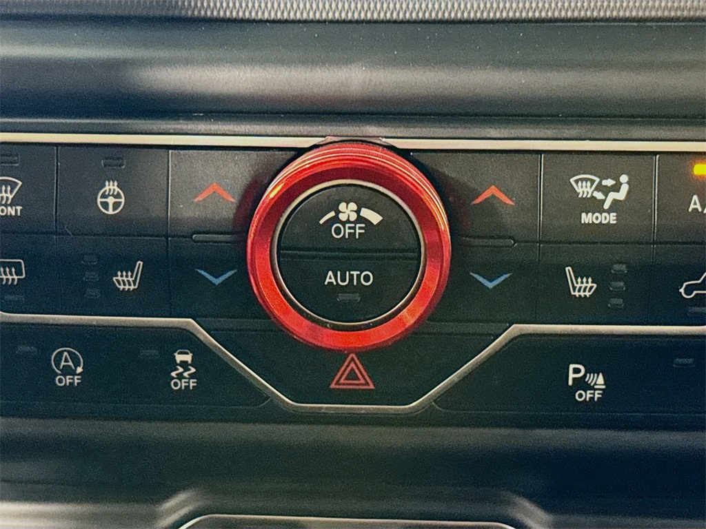 Vehicle image 20 of 31
