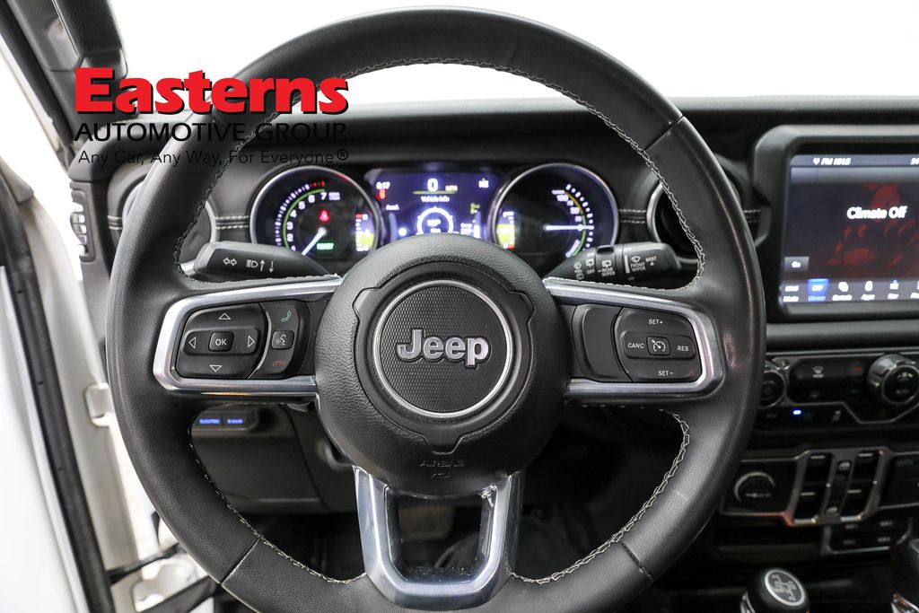 Vehicle image 41 of 63