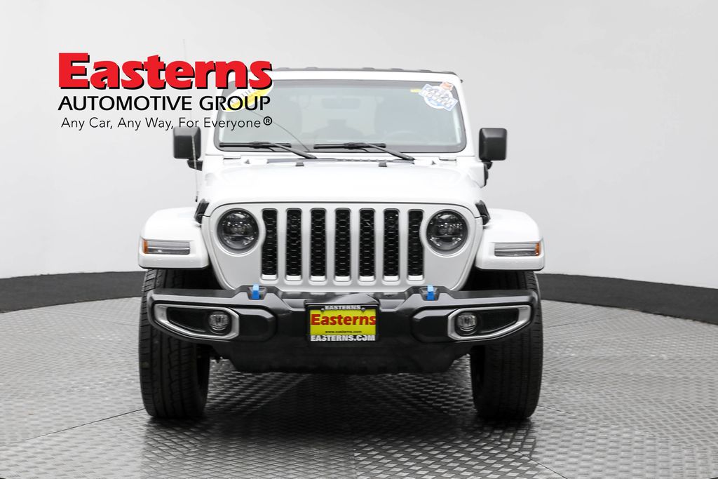 Vehicle image 10 of 63