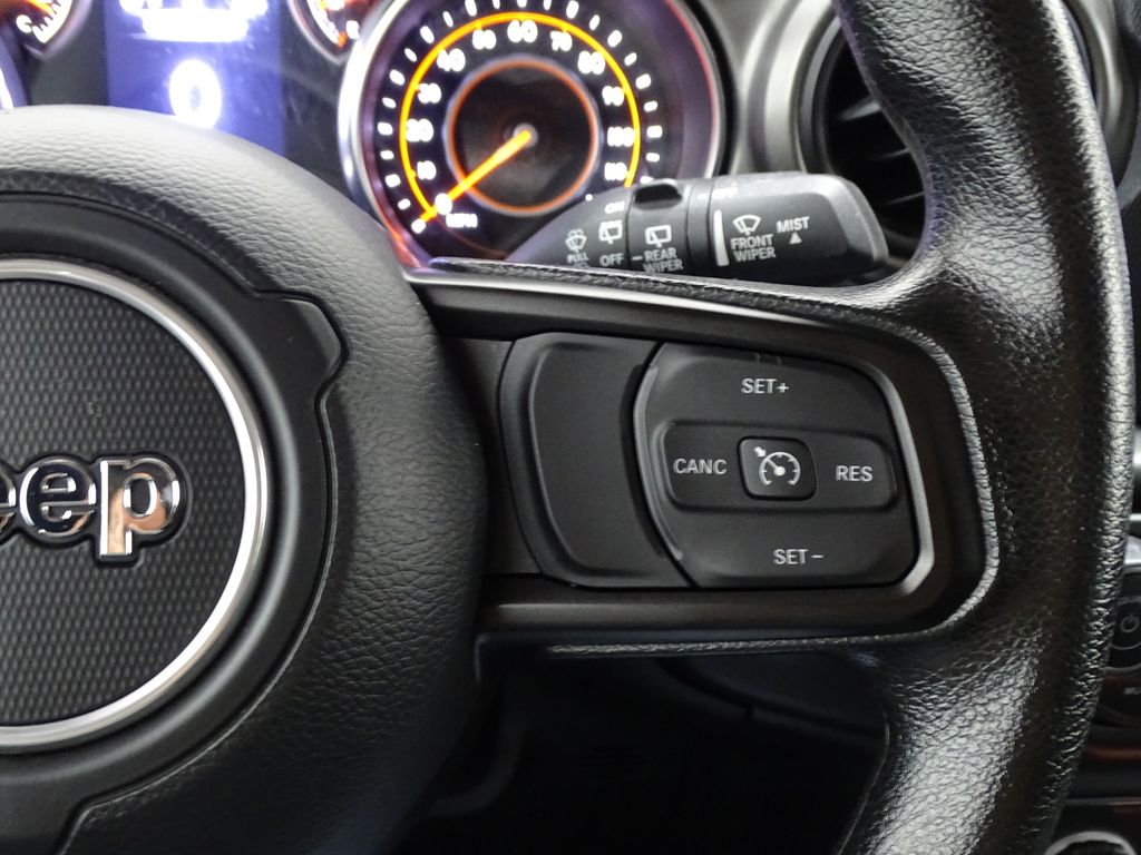 Vehicle image 33 of 39