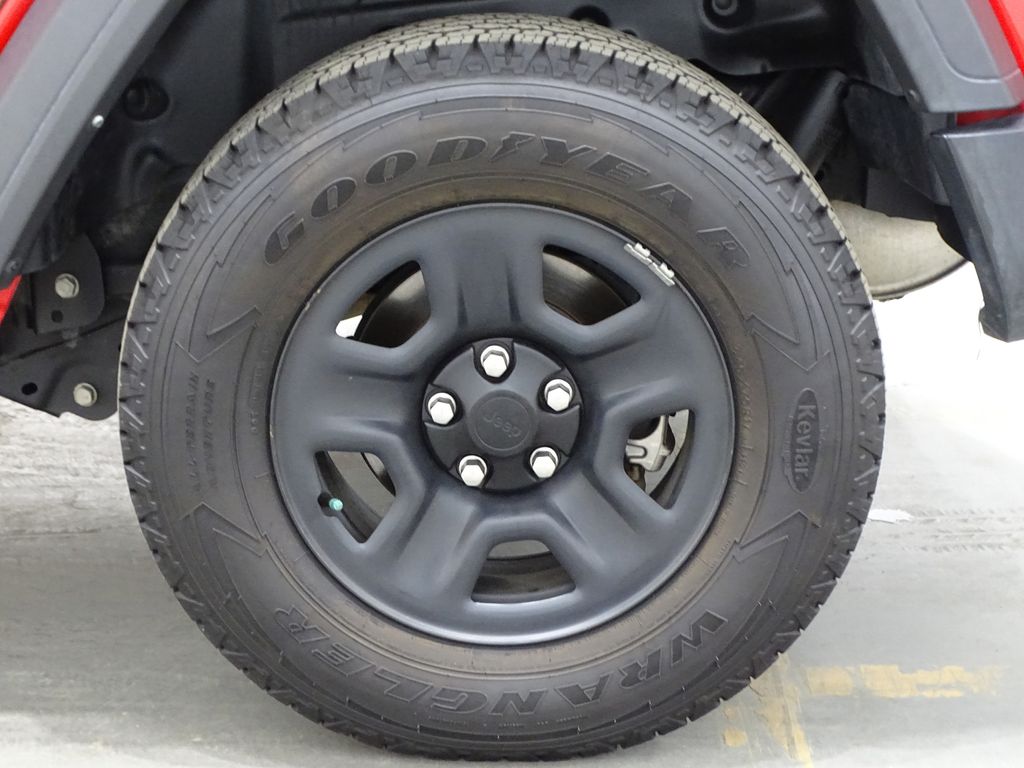 Vehicle image 7 of 39