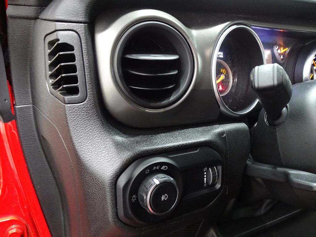 Vehicle image 26 of 39