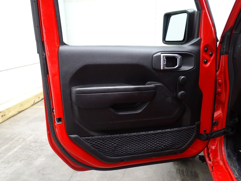 Vehicle image 31 of 39