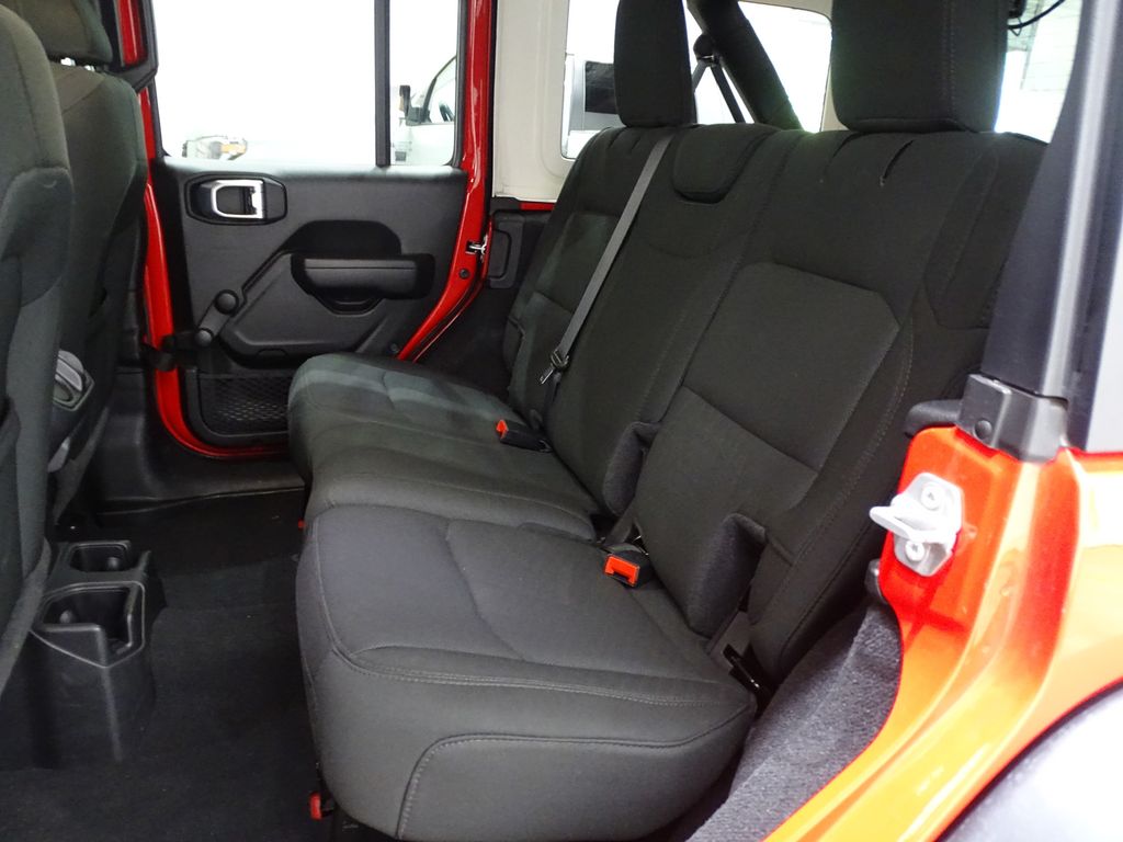 Vehicle image 11 of 39