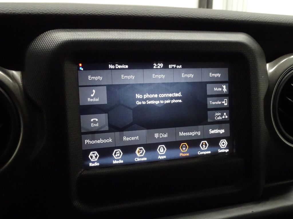 Vehicle image 19 of 39