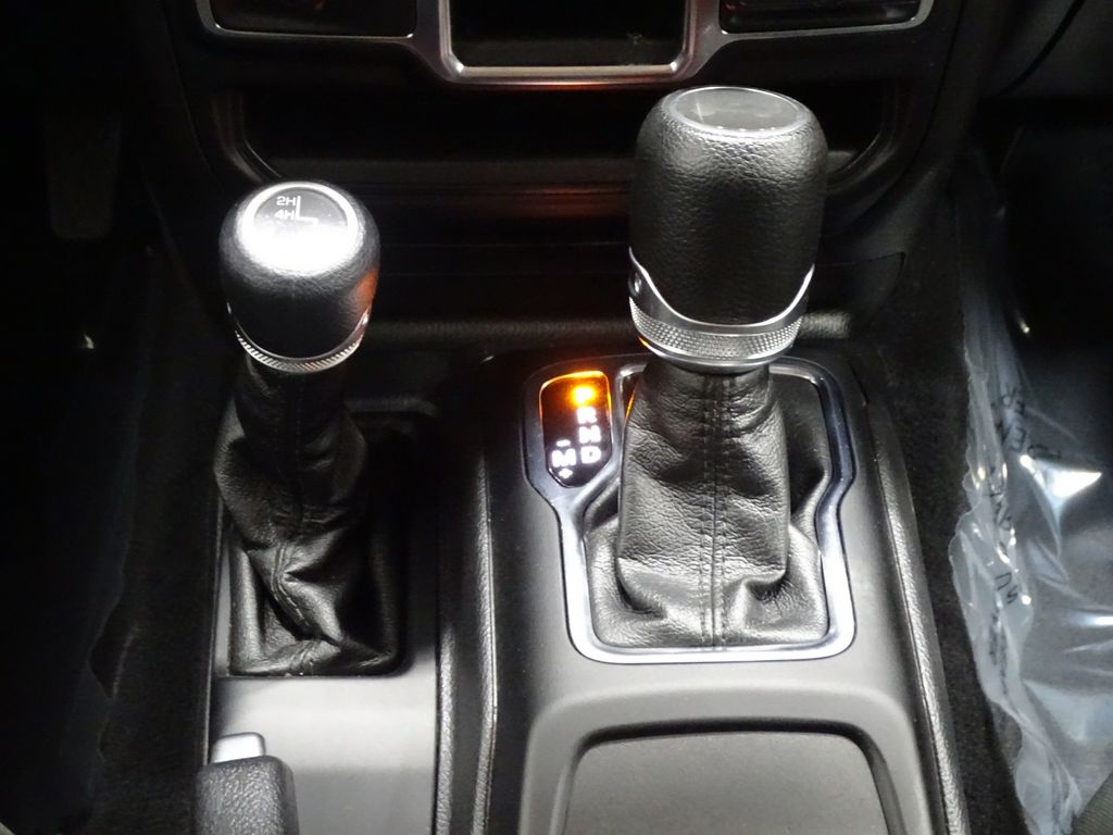 Vehicle image 25 of 39